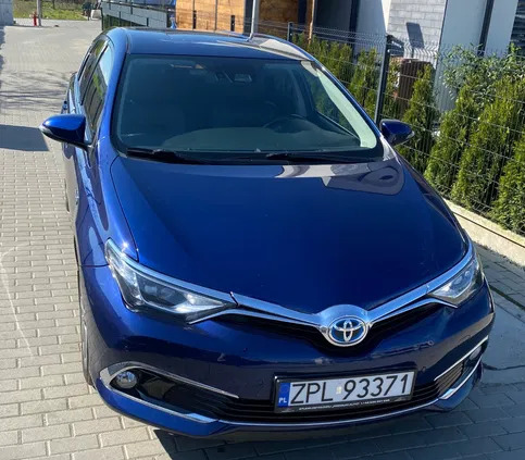 samochody osobowe Toyota Auris cena 69300 przebieg: 155600, rok produkcji 2017 z Szczecin